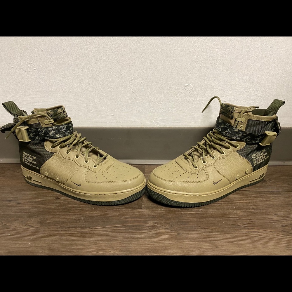 *RARE*    NIKE AIR FORCE 1 URBAN UTILITY    *RARE*